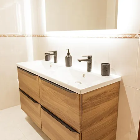Completo Con Wifi En Apartment Betanzos